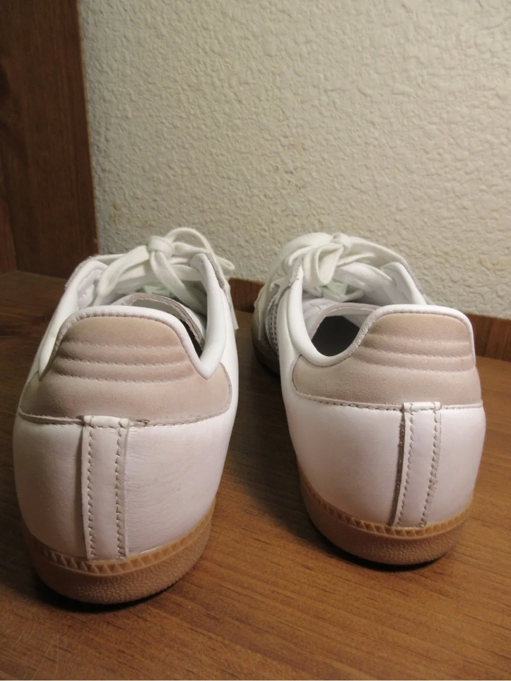 adidas White & Silver Samba Leather Sneakers size 9